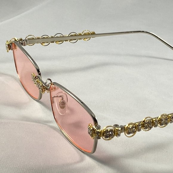 Chloe - Picture 1 of 2